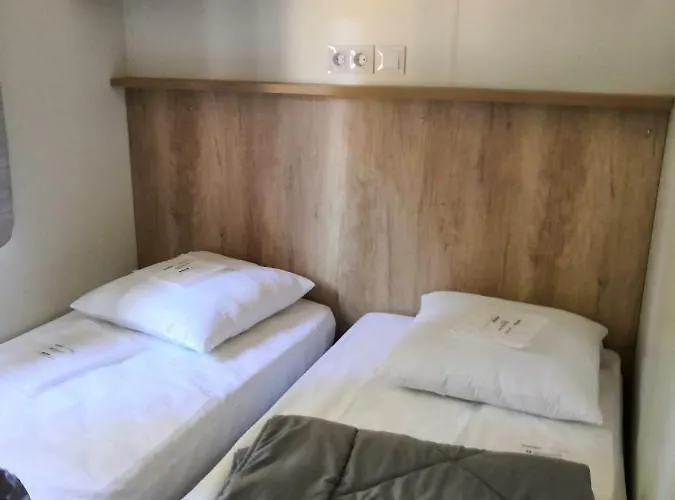 Mobil 5 Etoiles מלון *