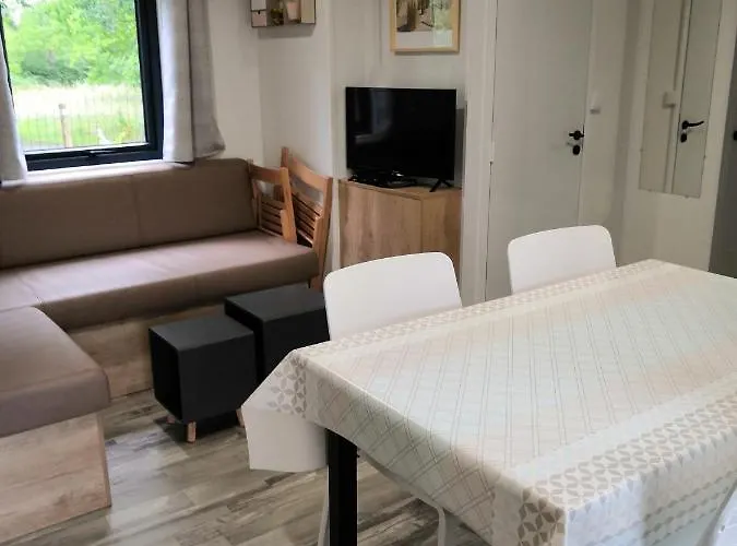 Mobil 5 Etoiles מלון ביסקארוס