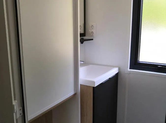 Mobil 5 Etoiles מלון ביסקארוס